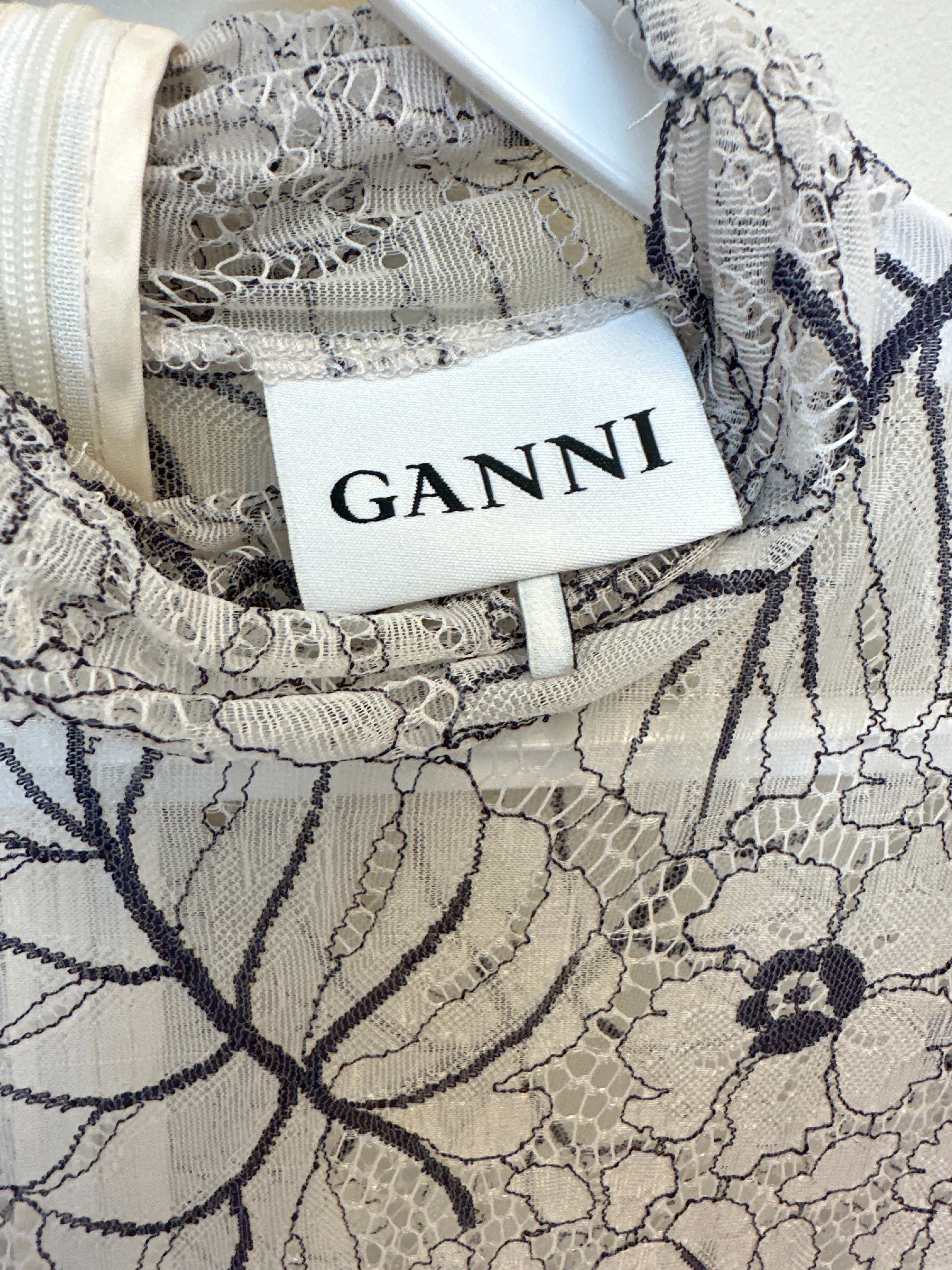 Ganni blondebluse